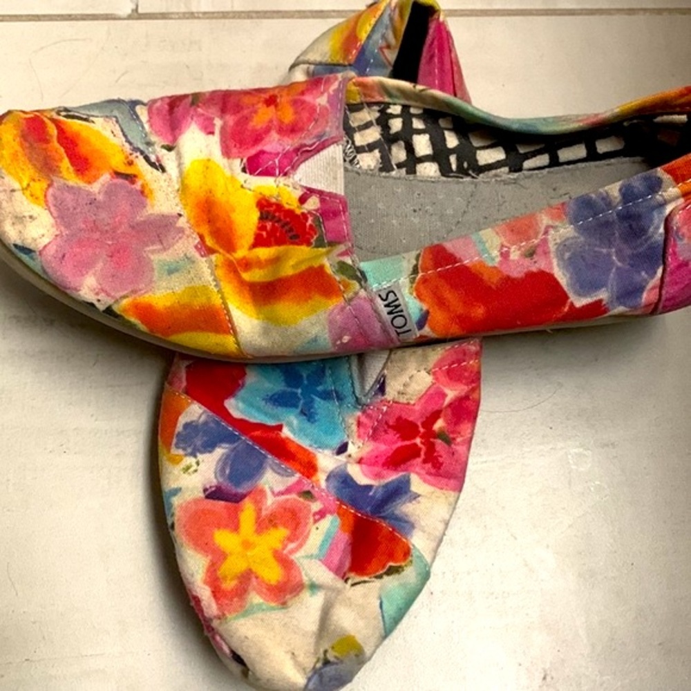 TOMS Floral Shoes 🌸🌼